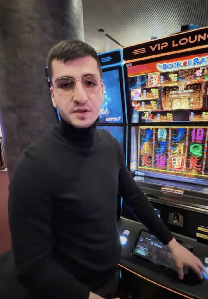 Pokercaster On The Road - Karapet an den Slot Machines im Casino di Campione